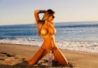 Charlie Riina na plaży w bikini z ''138 Water''